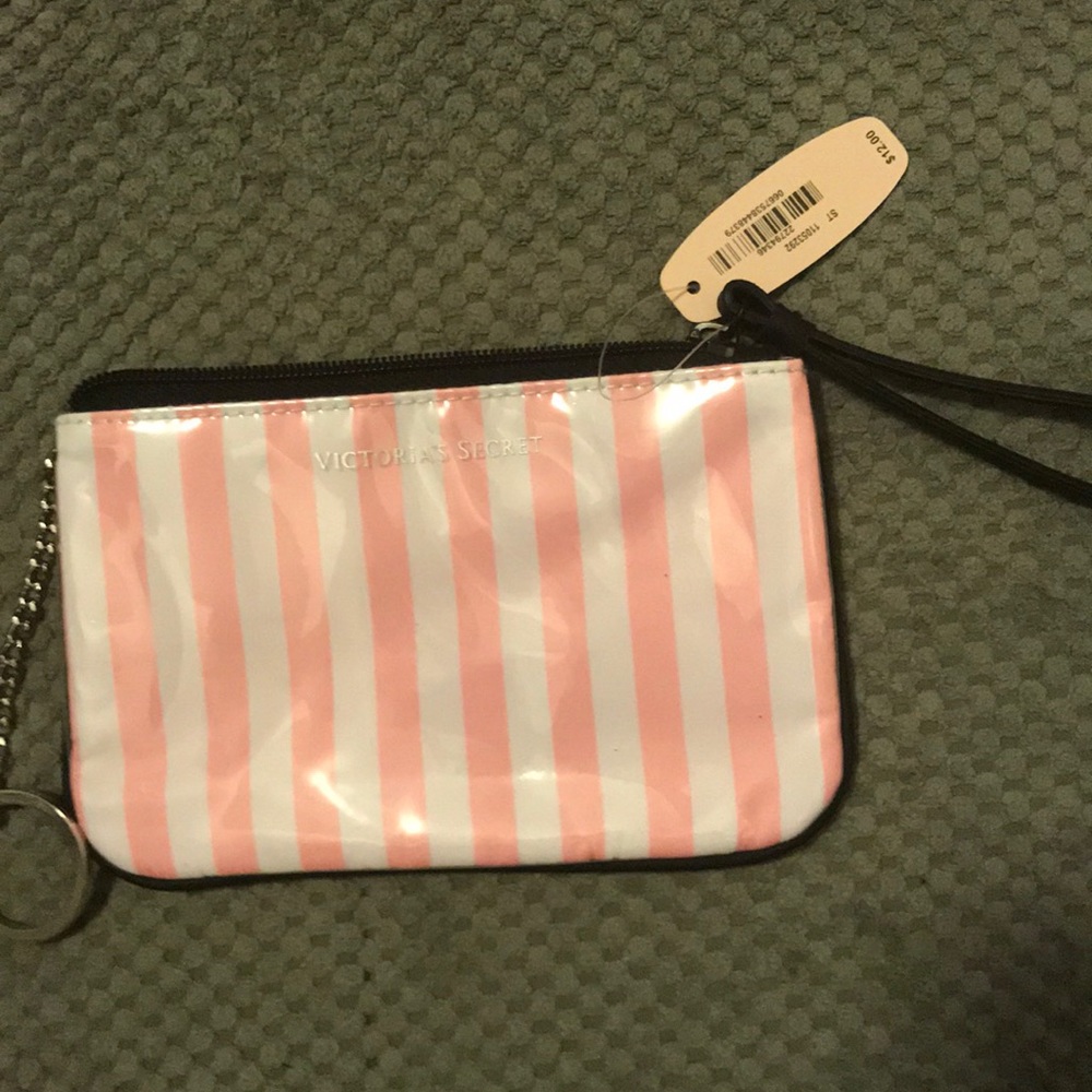 vs waterproof wristlet